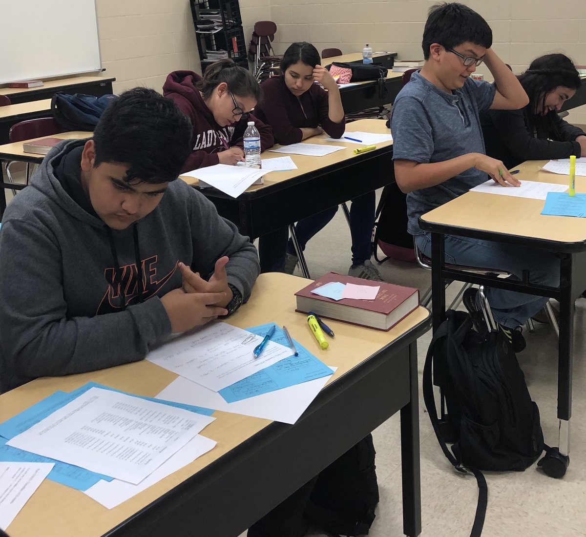 Evans_SBHS's tweet photo. Using our inference skills to figure out a story told through checks! #iteachLFU https://t.co/PjM8kRyJuq