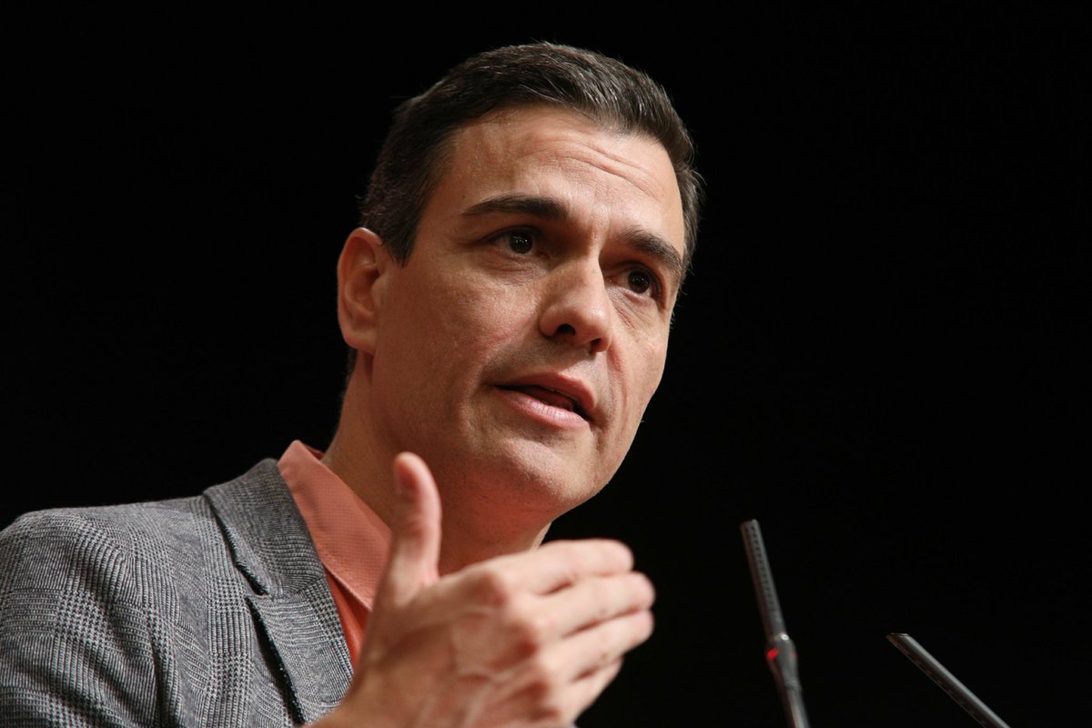 sanchezcastejon's tweet photo. Los socialistas tenemos 110 medidas de futuro. Otros sólo tienen una idea: llevar a España al pasado, a la involución. Lo que le molesta a la derecha es que estamos abriendo camino, demostrando que otra España es posible.

#110compromisosPSOE para #LaEspañaQueQuieres /❤ https://t.co/UkSAKNrEWU