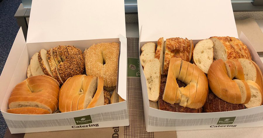 stlmag's tweet photo. #BAGELGATE has taken over Twitter. Here are the best reactions and "St. Louis–style" foods 
https://t.co/rkBnOku3OC https://t.co/M7kNp1UNWC