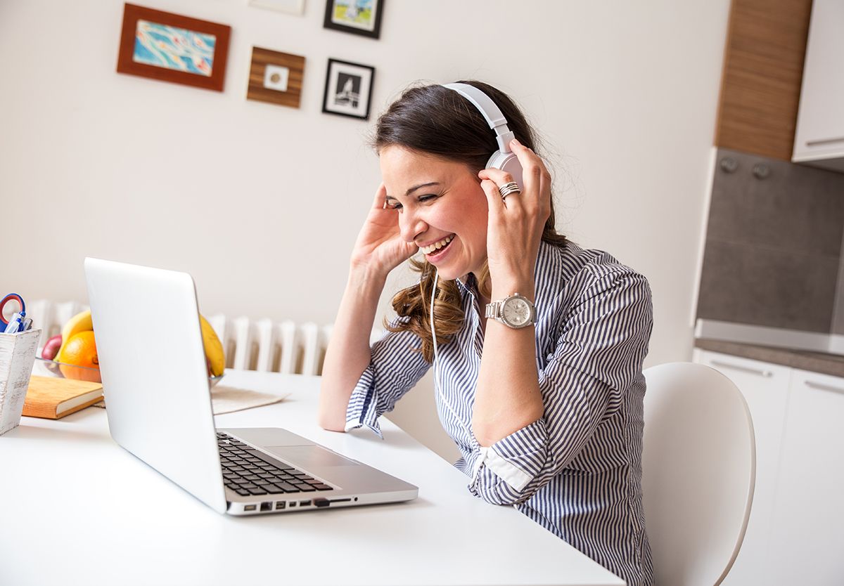 Helaina30's tweet photo. Why You Should Implement Live Chat into Your Multi-Channel Marketing Strategy | https://t.co/O1oItaTL91 https://t.co/SFJi8YK5OQ
