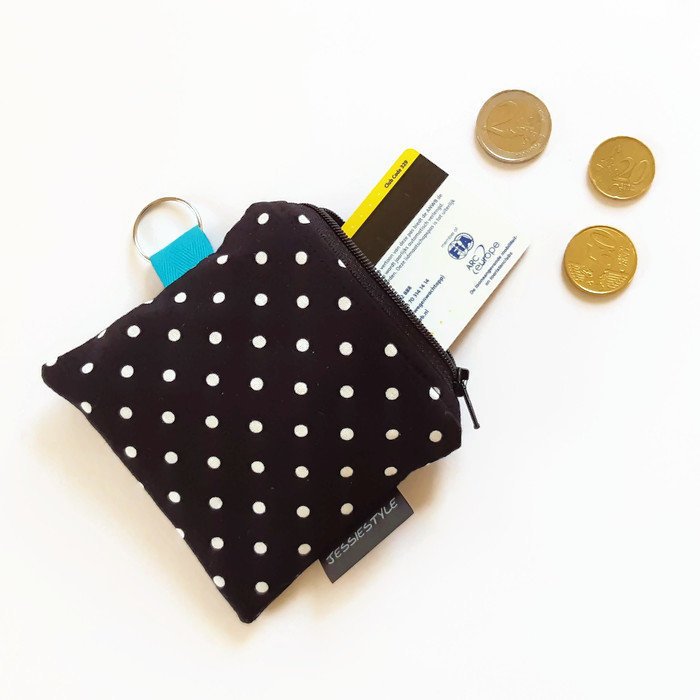 JessieStyleNL's tweet photo. Blij om mijn nieuwste toevoeging aan mijn #etsy shop te kunnen delen: Portemonnee klein, zwart wit stippen sleutelhanger etui https://t.co/AxptRCA5b0 #tassenenhandtassen #zwart #verjaardag #moederdag #wit #miniportemonnee #miniopberger #mamaverjaardag #minisleuteltasje https://t.co/YIptzeDltD