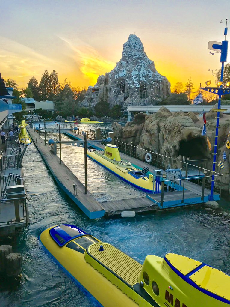 johnsloan67's tweet photo. Favorite shot from this Disneyland trip...Sunset over the Matterhorn. https://t.co/Olx04DZwAp