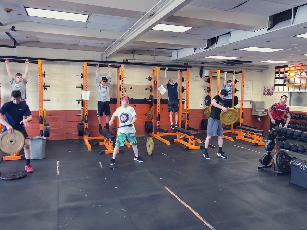 Making the sacrifices necessary to take your varsity spot. 👀👀👀 Thanks @skombascholars for creating great functional workouts for these young men. #villewrestling 🤙🤙🤙
