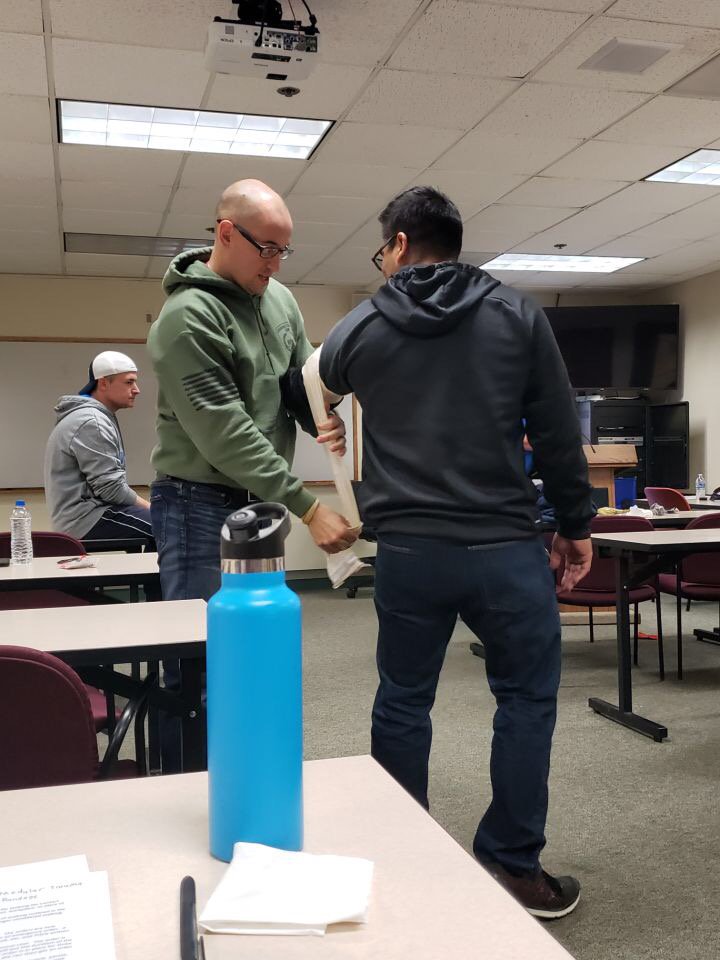 LincolnwoodPD's tweet photo. Through out the year we have several in-house trainings we like to call them the Mini Academy. This academy promotes on going learning for the officers such as new state laws, new programs in the department, etc. #MiniAcademy #LincolnwoodPolice #OnGoingLearning https://t.co/O6b1YI7tiU