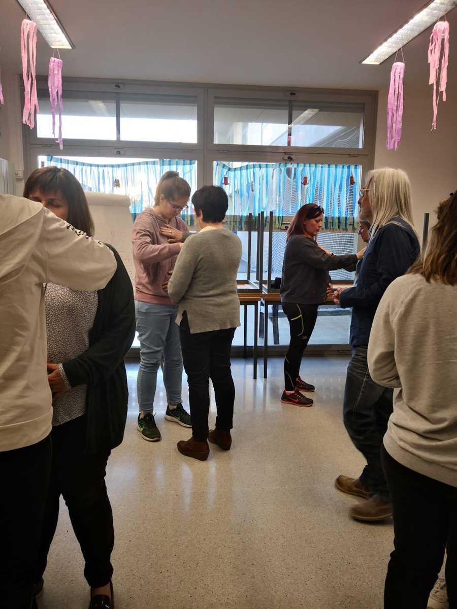 ADICMediacio's tweet photo. Dilluns passat vam finalitzar la formació en intel·ligència emocional i tècniques de relaxació que va tenir lloc a l'Escola l'Heura de Terrassa a través de @_dincat . Molt agraïts per la confiança i acceptació! Seguim! https://t.co/o1lsCpQJP9