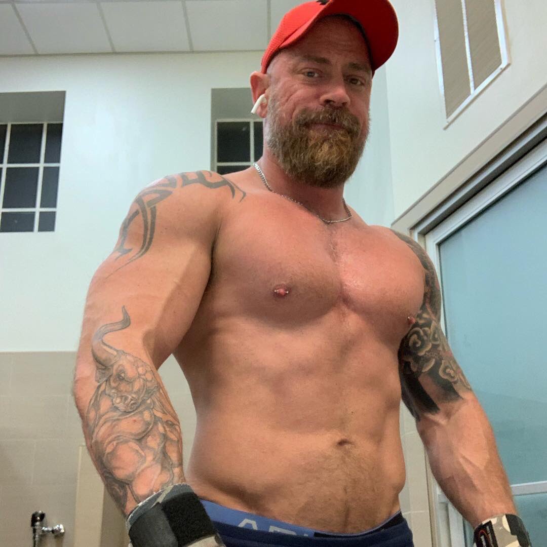 Fitgorillas's tweet photo. Mike in SF 💚 #biggorilla #fitgorillas #fitmen #fitguys #bigmuscle #pumped #beardedguys #woof #grrr https://t.co/Zk4N4PBELs