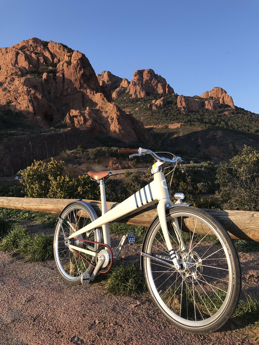 ASProductions's tweet image. Stay tune to see the commercial of this beautiful French electric bike #airsolproductions #coleenfrance #electricbike #electric #bike #southoffrance #beauty #photography #french #france