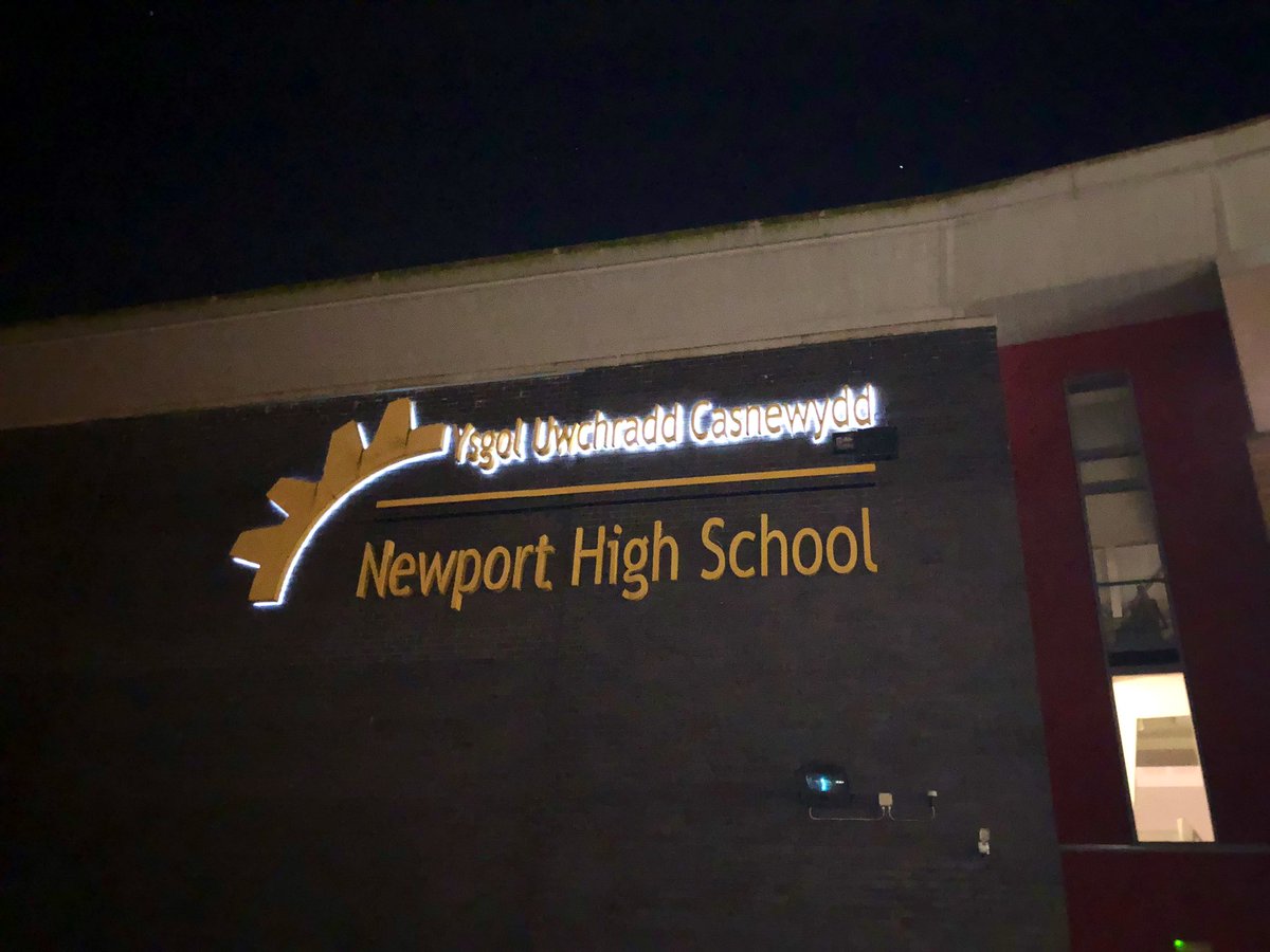 CardiffMetSCL's tweet photo. Great to be @NHSSixthForm tonight to talk to Y12 parents about how to choose courses and the @ucas_online process🎓 and Y13 parents to help them #getreadyforuni and all things @SF_Wales 💰 Katie 👍 https://t.co/U0LHv5PWm7