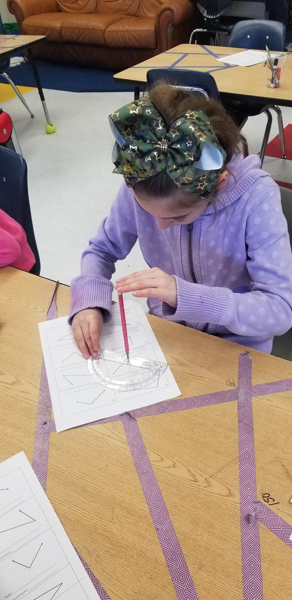 MrsWoolverton's tweet image. Practice makes perfect👍👍👍 #measuringangles #4thgradeadventures @CISDMartin 📏📐✏