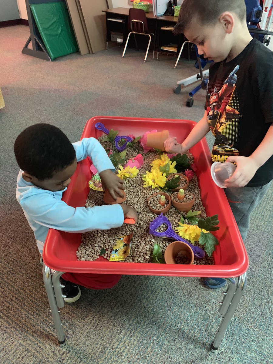 “Digging” into spring in our garden sensory table! #texan2step <a href="/BESTexans/">BESTexans</a>