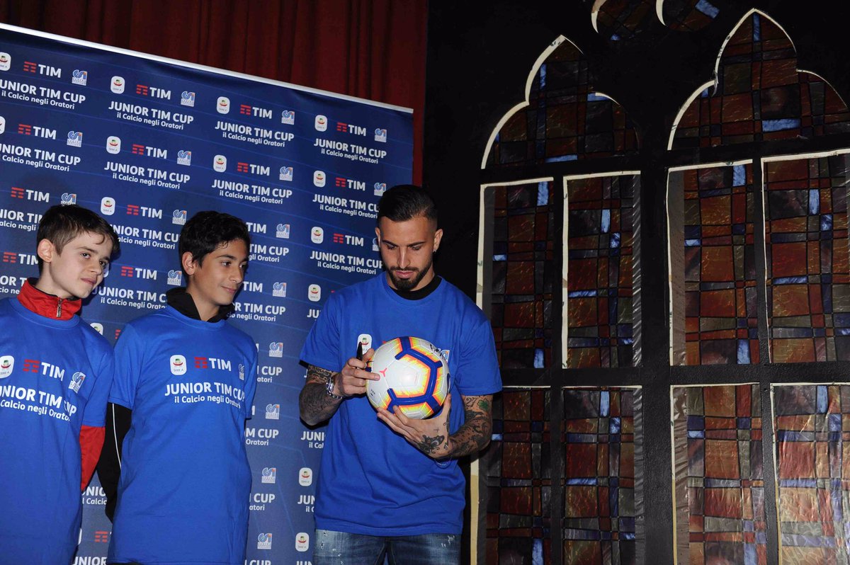 TorinoFC_1906's tweet photo. 📸Presentata la #JuniorTimCup
a Torino insieme a @VittoParigini e @andreabarzagli2 

#SFT https://t.co/V6KwouDmci