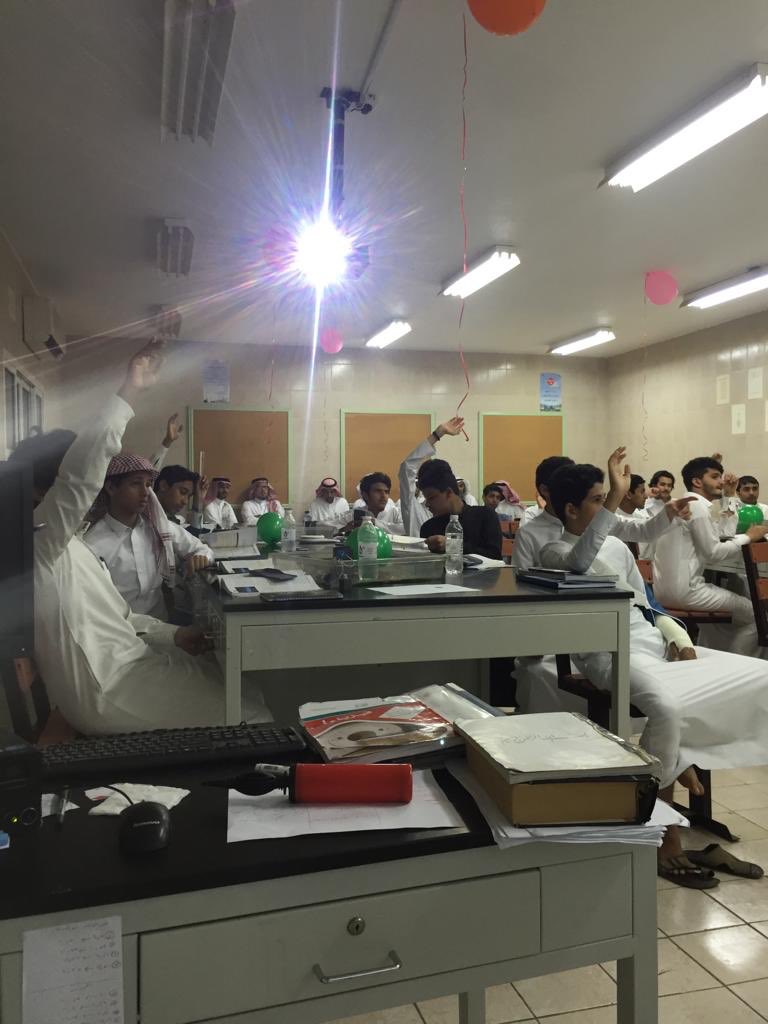 بحث الدرس
اسم الدرس / حساب قوة الطفو( مبدأ ارخميدس) 
المادة / فيزياء ٢
الأربعاء ١٤٤٠/٧/٢٠
بحضور
الأستاذ عبدالرحيم الشريف رئيس شعبة العلوم بمكتب الجنوب
الأستاذ متعب العتيبي مشرف الفيزياء
الأستاذ أحمد الزهراني وكيل الشؤون التعليميه
الأستاذ رحيم القرشي وكيل الشؤون المدرسية