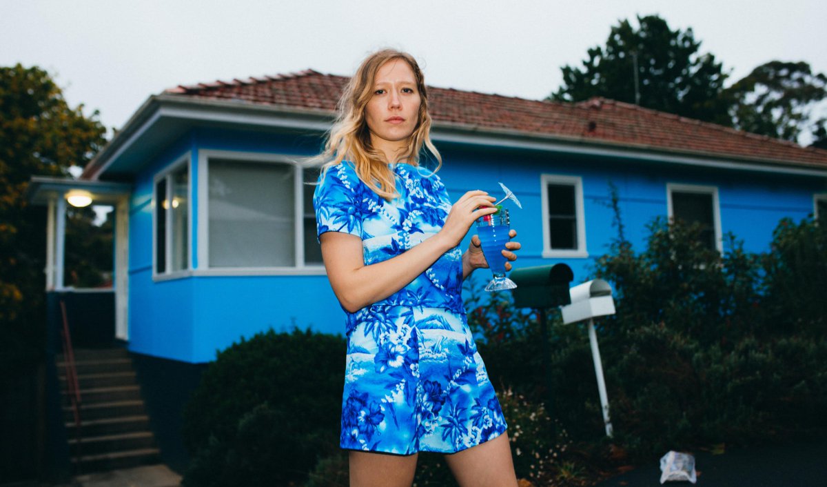 Albumism's tweet image. #JuliaJacklin's "Pressure To Party" from her recently released album 'Crushing' is featured in our March #NewMusic Playlist | WATCH the video + explore the 30-track playlist here: bit.ly/2um7aUU @JuliaJacklin