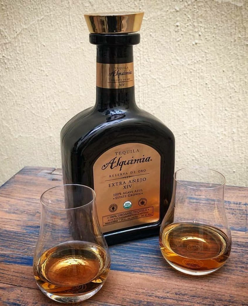 AlquimiaTequila's tweet photo. Celebrate #InternationalWhiskeyDay   with our @TequilaAlquimia barrel strength Extra Añejo, aged 14 years in #JackDaniels oak barrels. Salud!
Photo by @heygrover #tequila #organic #agave  @SWS_Of_America @CampariAmerica @Pernod_Ricard @SGWSJobs @SGWSNV https://t.co/eYaTDckQjJ