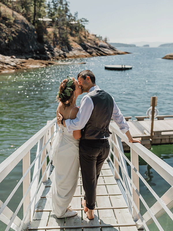 A Relaxed Sunshine Coast Vegan Wedding :: Tina Marie &amp; Tyler photographed by <a href="/jenpphotography/">Jennifer Picard</a> ow.ly/ZugZ30oduPJ