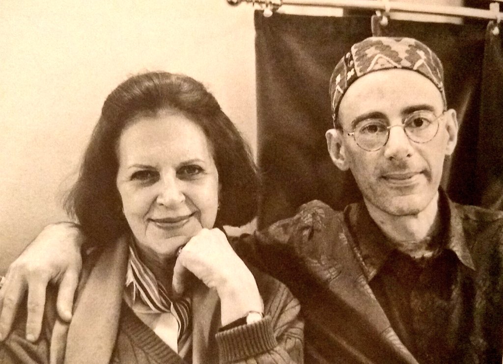 Em 1994, representa o Brasil na Feira do Livro de Frankfurt. Na foto, ela na feira ao lado de Caio Fernando Abreu, grande escritor brasileiro que faleceu um ano depois, por decorrência do vírus HIV.