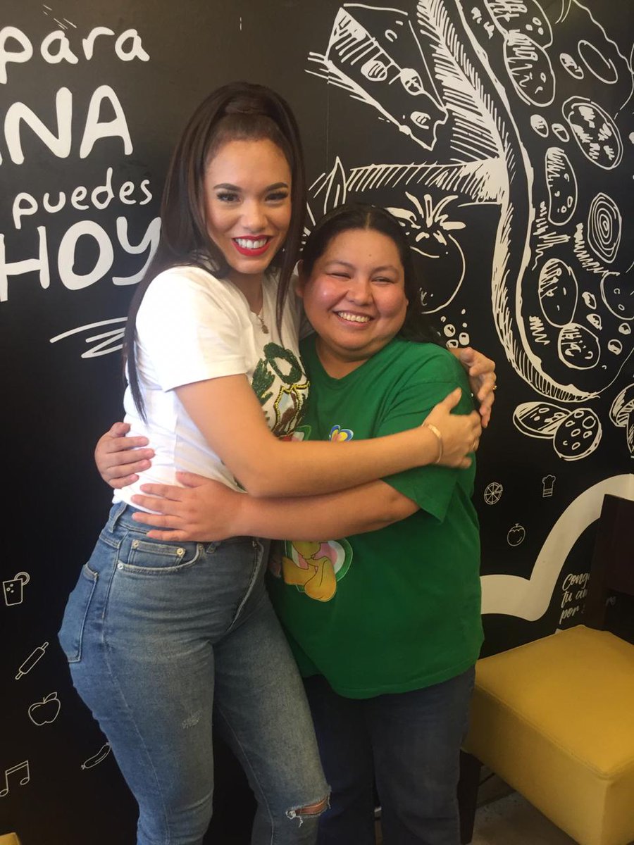 VeroSotelo9's tweet photo. Hoy fue uno de esos días que no olvidaré 😍 que lindo poder conocerte @jazminpinedo eres una bella persona ❤ que alegría es ser parte un gran fandom @FCOJazPinedo #Chinilover ❤ siempre https://t.co/ClZCaS1T72