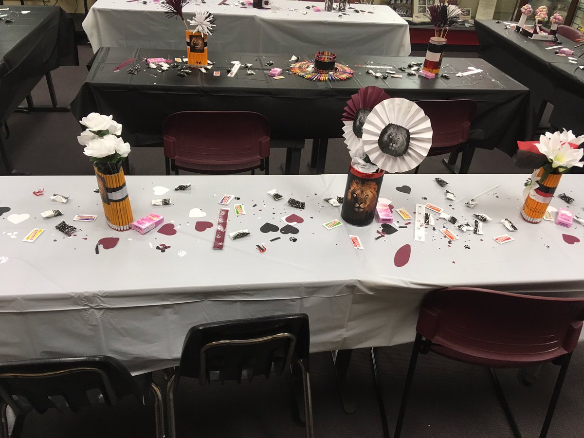 PeoriaHighPPTO's tweet photo. How awesome was the decorations today! I hope all of the teachers and staff enjoyed the potato bar and desserts. We appreciate all you do for our children! https://t.co/ol3OvGNdob
