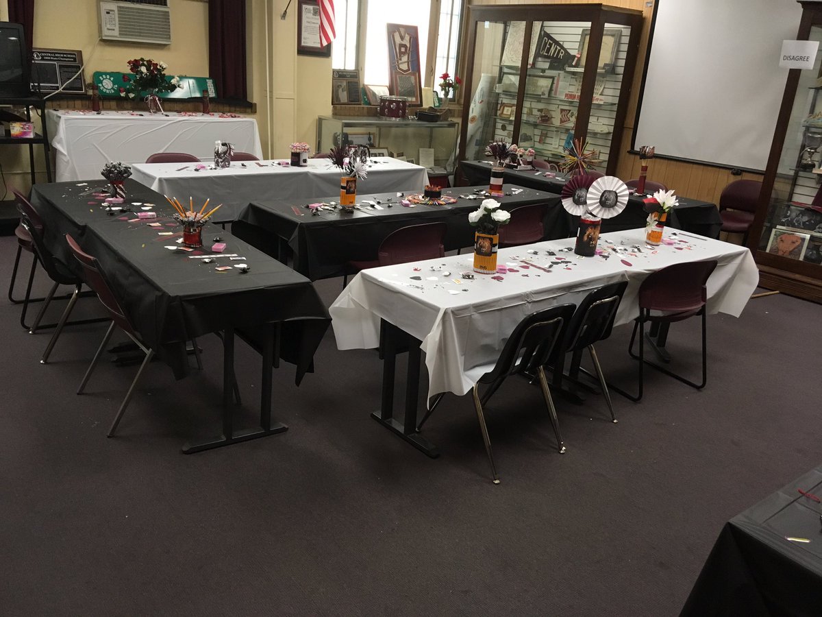 PeoriaHighPPTO's tweet photo. How awesome was the decorations today! I hope all of the teachers and staff enjoyed the potato bar and desserts. We appreciate all you do for our children! https://t.co/ol3OvGNdob