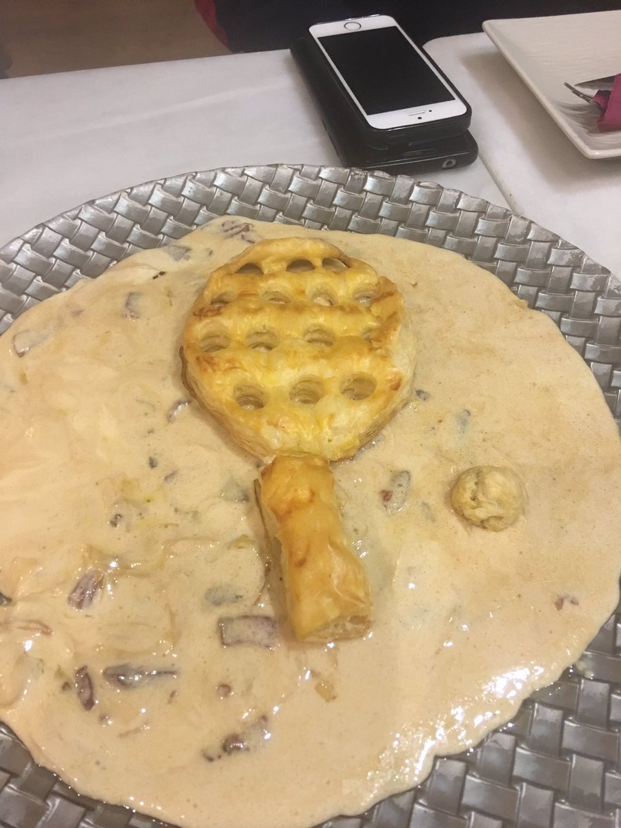 luistorresurios's tweet photo. Un orgullo llegar a @AytoJaen, ir a cenar a @CervLaBascula y que te sorprendan con un plato denominado @WorldPadelTour, es importante dejar “huella” donde viajamos. Me encanta Jaén!!!! https://t.co/ZKhk3KKYdS