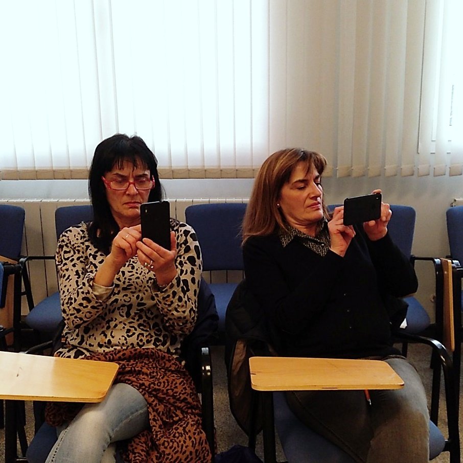 grupo_ssi's tweet photo. #DIGISAD - transformación digital en acción con un enfoque lúdico. Las #AAD disfrutando con una charla sobre cómo sacar partido a la cámara del móvil #GrupoSSI https://t.co/wXmODjeKto