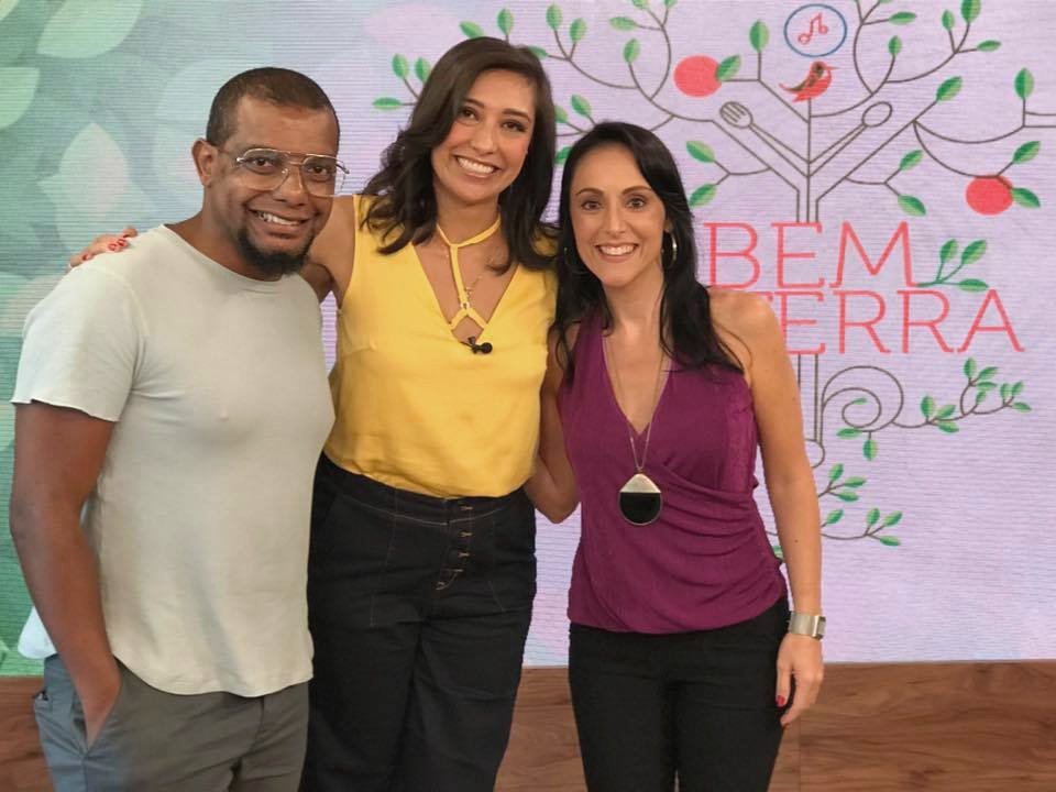 beat2sweet's tweet photo. Hoje participamos do programa @bemdaterra apresentado pela querida @renaramaron. Uma manhã em um clima muito gostoso! Obrigado à todos da produção e tb ao nosso parceiro @gallatti da @tec4us.audio! 
@emanuelsantanna @robertaayres 
#músicaaovivo #programabemdaterra #musicians https://t.co/3LsLumZvQF