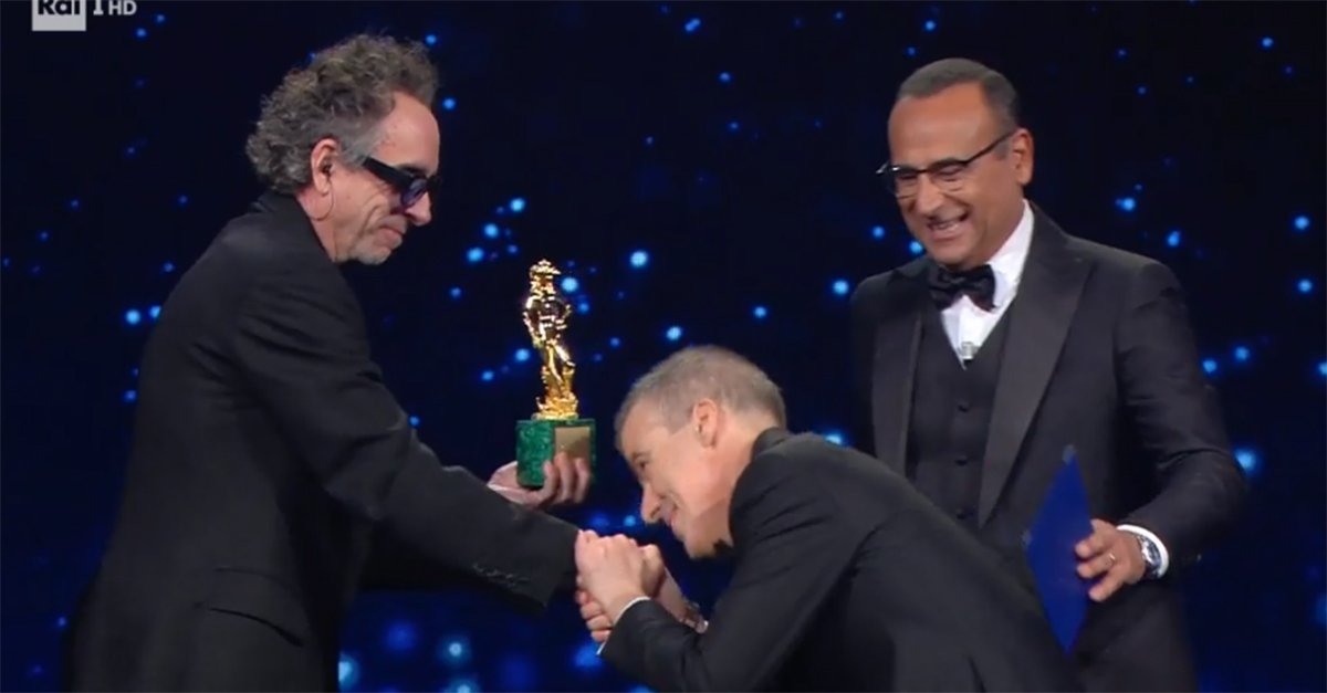 nientepopcorn's tweet photo. @luckyredfilm #David2019: #TimBurton premia #AlessioCremonini come miglior regista esordiente per il film @NetflixIt #SullaMiaPelle (che vince anche il #DavidGiovani). "È una cosa speciale, perché il primo film è sempre il più importante", dichiara Burton. https://t.co/gLG7aXiKnw