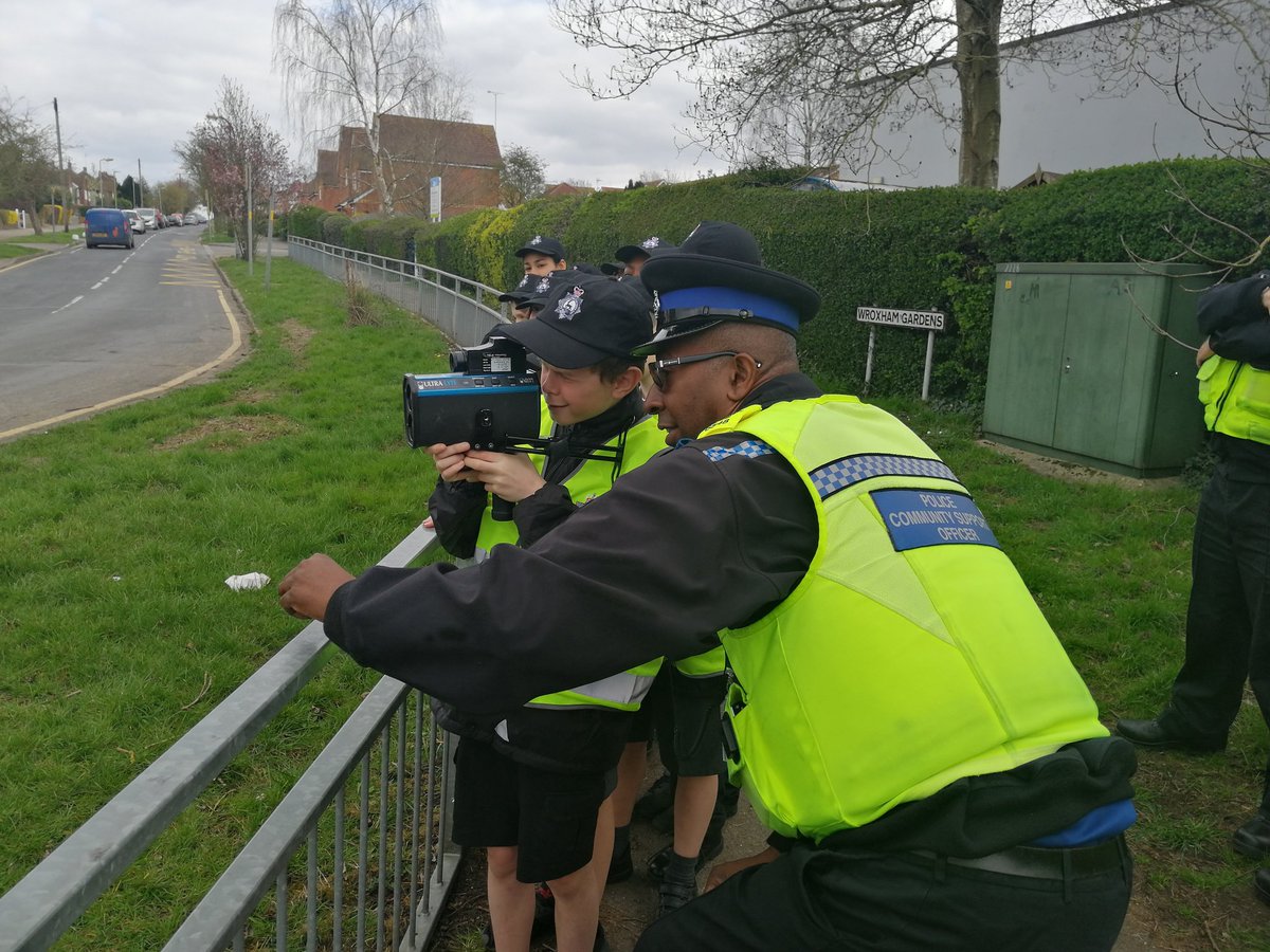 leanne_bridges1's tweet image. Using the speed gun in our #minipolice session.  It was lovely getting waves from drivers, humorous seeing some disconcerted faces but also  concerning seeing the brakes being slammed on by drivers going too fast! @WroxhamSchool @RoisinVOHagan #keepourchildrensafe #speedkills