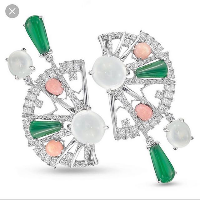 bijouxreview's tweet photo. When High Jewelry Becomes Fine Art: Jade Fan earrings by London-based @sarahhojewellery are also a symphony in sculpture. Gleaming with superb jade, rare and rosy-pink conch pearls, moonstones and diamonds, these treasures are fabricated by master artisa… https://t.co/gLo5aDzRcD https://t.co/owZTRWjAB6