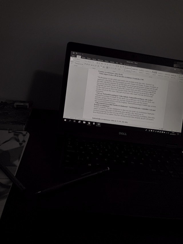 __itsmeali__'s tweet photo. Exam tomorrow 🧐 https://t.co/vfrCICfZKP