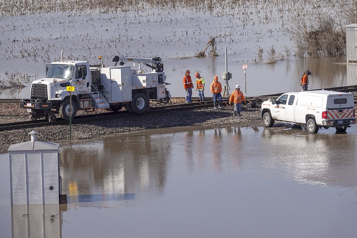 BNSF has created a web page to address service disruptions and recovery operations in the Midwest after record flooding. It provides resources for customers affected by flooding, as well as a photo gallery for news media. bit.ly/2HWuosL

#flood2019 #nebraskafloods