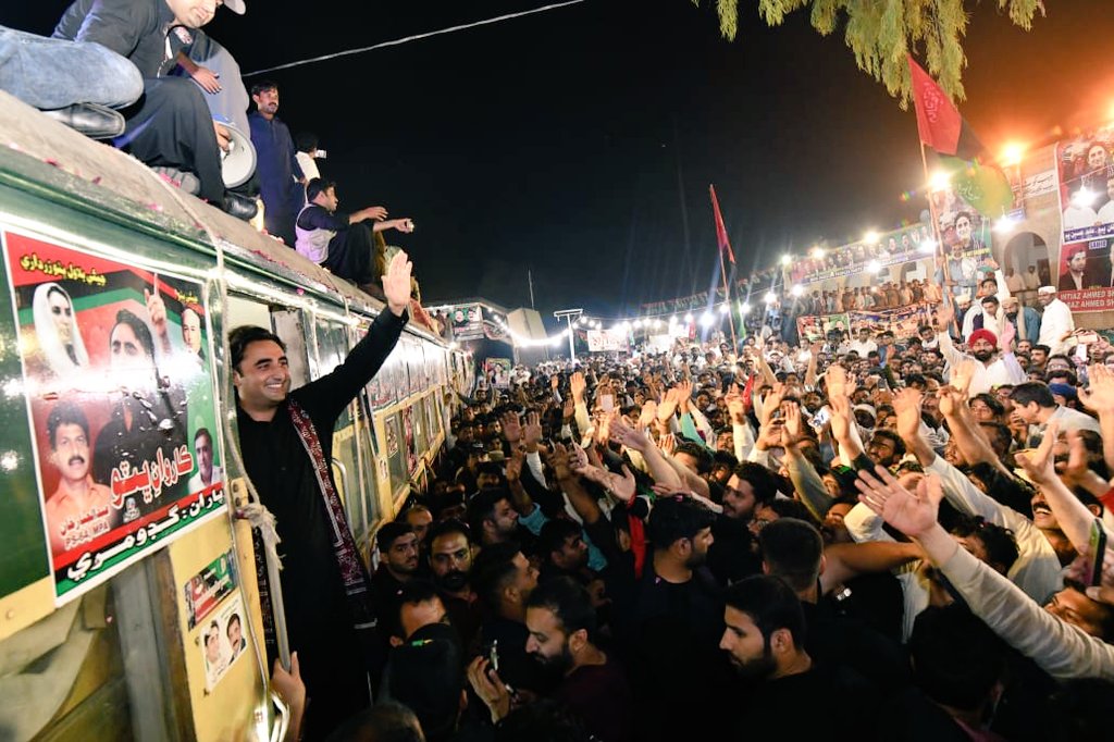 HafeezPPP's tweet photo. خدا نے چاہا تو پیپلز پارٹی کی اپنے اولین اور واحد "گھٹیا دشمن" کیساتھ یہ آخری جنگ فیصلہ کن ہو گی 
جئے بھٹو✌️💪
#BhuttoKaKarawan https://t.co/W5NXYJ9JQb
