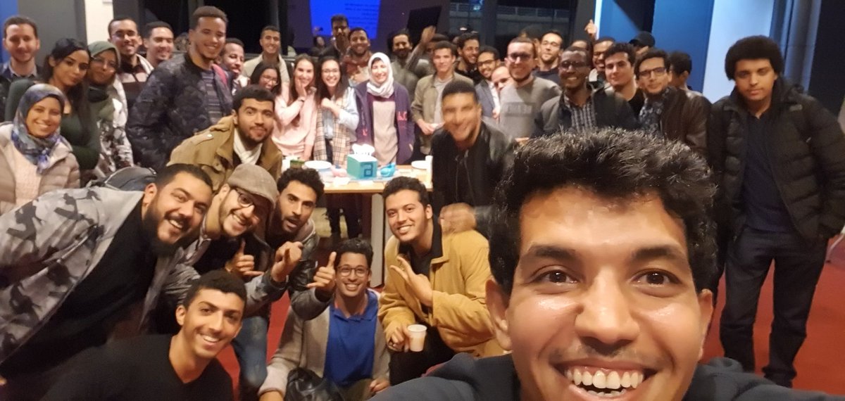 laytoun's tweet photo. As the tradition says, there's no #dockerbday without the cake 🎂🎂
#DockerSelfie https://t.co/AgIqEKsSB0