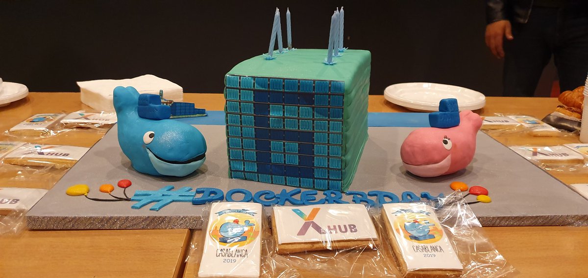laytoun's tweet photo. As the tradition says, there's no #dockerbday without the cake 🎂🎂
#DockerSelfie https://t.co/AgIqEKsSB0
