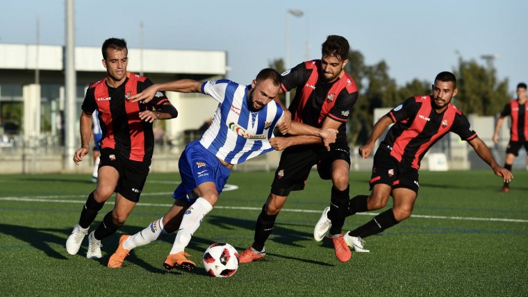 EsporTGNDigital's tweet photo. ⚽ #3div5 | El @ReusBCambrils torna a competir aquest diumenge a les 12.00 hores contra el @TerrassaFC. Els d'@ACV1979 ja estan salvats i volen superar els 50 punts #CFReusB #Terrassa

📄 PRÈVIA 👉 https://t.co/Zq9YfdFb19 https://t.co/3TPrXF0Low