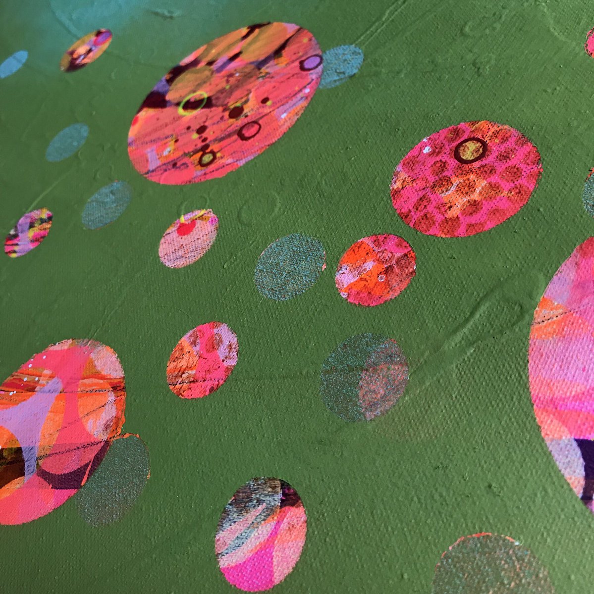 KateGreenART's tweet photo. Sneak peeks of work from my studio today! 3 new pieces on the go, soon to be revealed.
#KateGreenArt
#creativeprocess https://t.co/uHLYx4H8wv