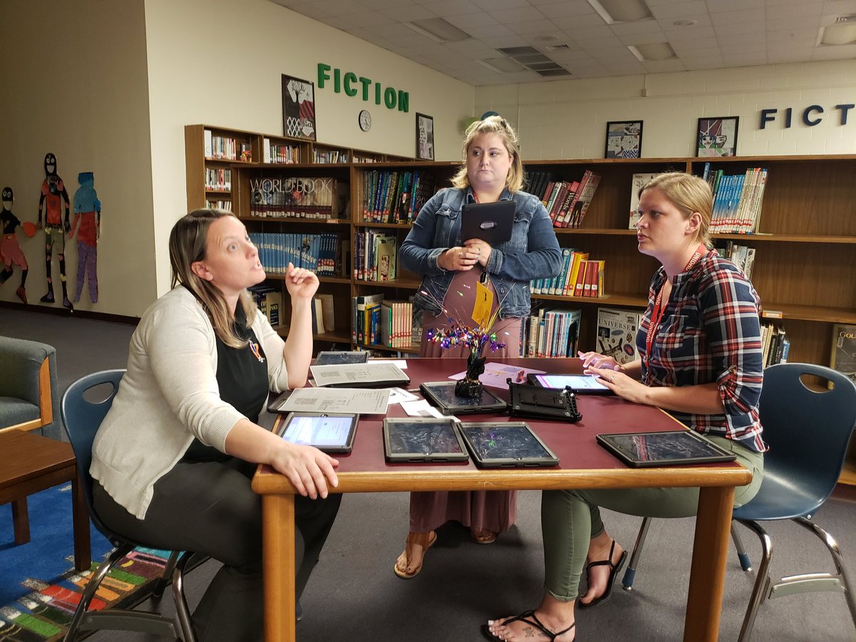 Cahillmomof6's tweet photo. Love the ideas and collaboration from our teachers on how to improve our houses and school spirit! What a fabulous passionate group of educators! #ERPLDMSSTYLE #CHARGERPRIDE #DMSISWHEREITSAT #OurTeachersRock https://t.co/aGuXYfbEf5