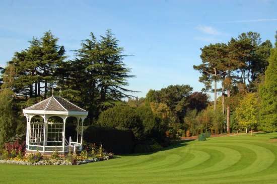 Itihaasindian's tweet image. Being one of our most popular venue amidst our clients, @BhamBotanicalGd   never misses to leave them flabbergasted🔥 Its stunning &amp;amp; picturesque landscape makes your most important day even more romantic &amp;amp; alluring😍

#WeddingHour #WeddingAffair #Birmingham #Events #Weddings