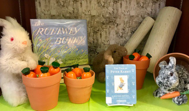 KentonLibrary's tweet image. Somebunny better guard the carrots from these playful rabbits! #SpringDisplay #Erlanger #KentonLibrary #GuardtheCarrots