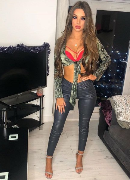 GentlemensZone's tweet photo. Wooooow! Hermosa! #lauren #Hermosa #Sexi #Piel #Pvc #Latex #GrayHeels #TaconesGris 😊🥰😍😘 https://t.co/9msbPn6BW6