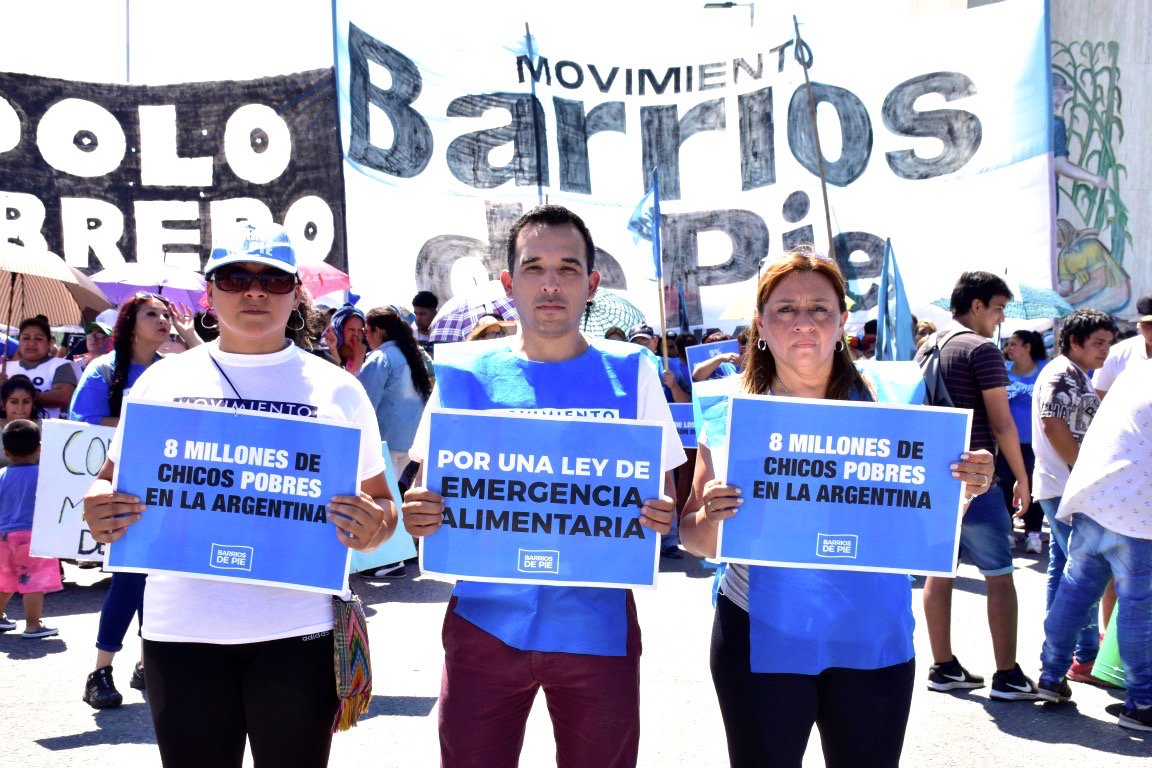 LVS_RTN's tweet photo. #27MilParaNoSerPobre Aumentó la canasta básica en el mes de Febrero y una familia tipo necesita más de 27mil pesos para no ser pobre. Sebastián Ibalos, Barrios de Pie Neuquén, presentaron el proyecto de Ley de Emergencia Alimentaria Provincial @rtn_neuquen https://t.co/gNgDXceOSr