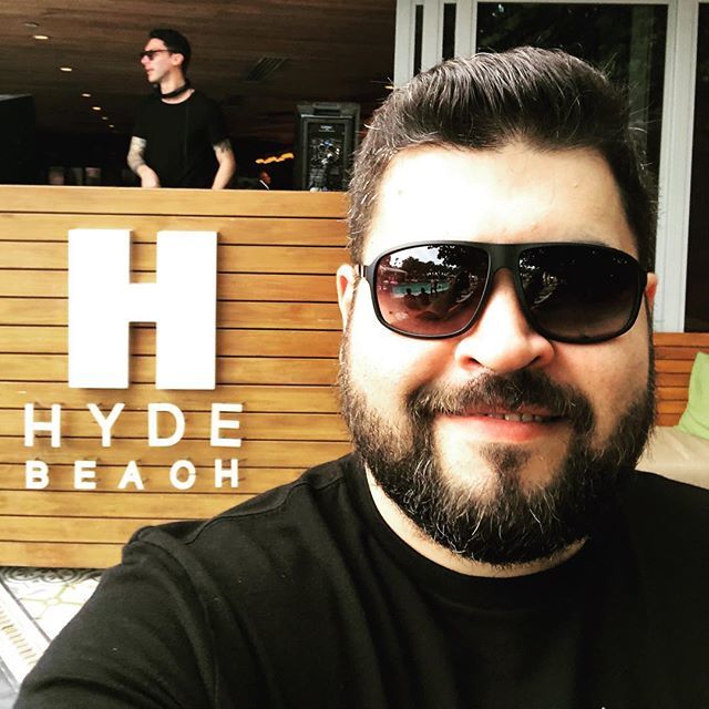 omerserdaroglu's tweet photo. Missing summer... #tbt #throwbackthursday #miami #summer #holiday #sun #fun https://t.co/IOOfXZLl6C https://t.co/MeKs1yHIUl
