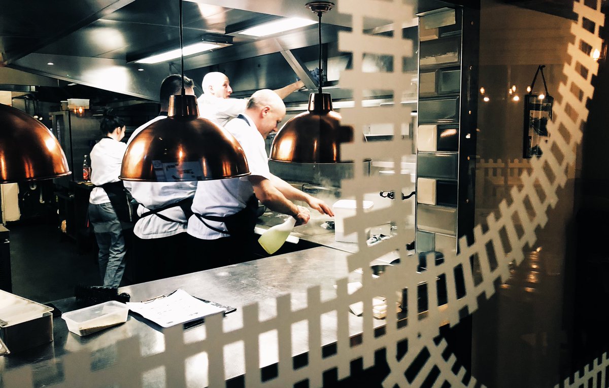 RailwayLowdham's tweet image. Time for the clean down... #afterservice #chefslife #happyteam #sparklingclean #5starrating #yeschefs #villagepub #lowdham