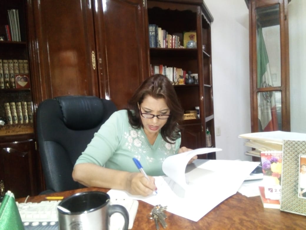 MISABELMACIAS's tweet photo. Buenas tardes, hoy firmé convenio para último módulo de Decoracion de uñas 💅 con CECATI 88, agradezco a su director Sergio Flores y a la ING. Minerva por las facilidades para impartir estos cursos de gran utilidad para nuestros agremiados.
#UnidadyTrabajo 
#CTM https://t.co/MMIrdKGnwk