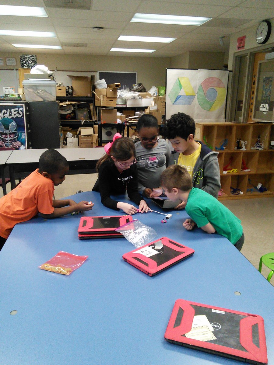 DiscoveryWH's tweet photo. We had an excellent time today using @GooseChaseEDU for our @littleBits exploration!   Kids left saying how fun it was to play the game and build circuits!   Happy to see the excitement and love for learning from these students with these two great tools. #discoverywh #WilsonSD https://t.co/UvaBDOocN4