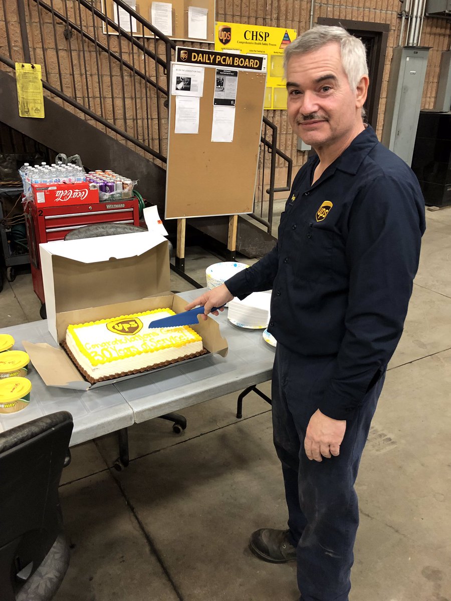 crayner_ups's tweet photo. 30 Years of Service! Congratulations to George Guyenot, Toronto Automotive Technician, for 30 years of service at UPS! George is also celebrating 30 years injury free, what an amazing accomplishment! #dedication#safetyfirst https://t.co/qhlfErqbey