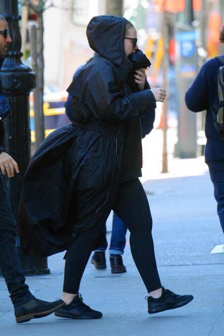 AdeleATurkey's tweet image. Adele bugün stüdyoya giderken görüntülendi.

📍New York City