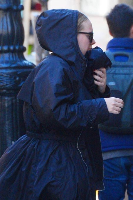 AdeleATurkey's tweet image. Adele bugün stüdyoya giderken görüntülendi.

📍New York City