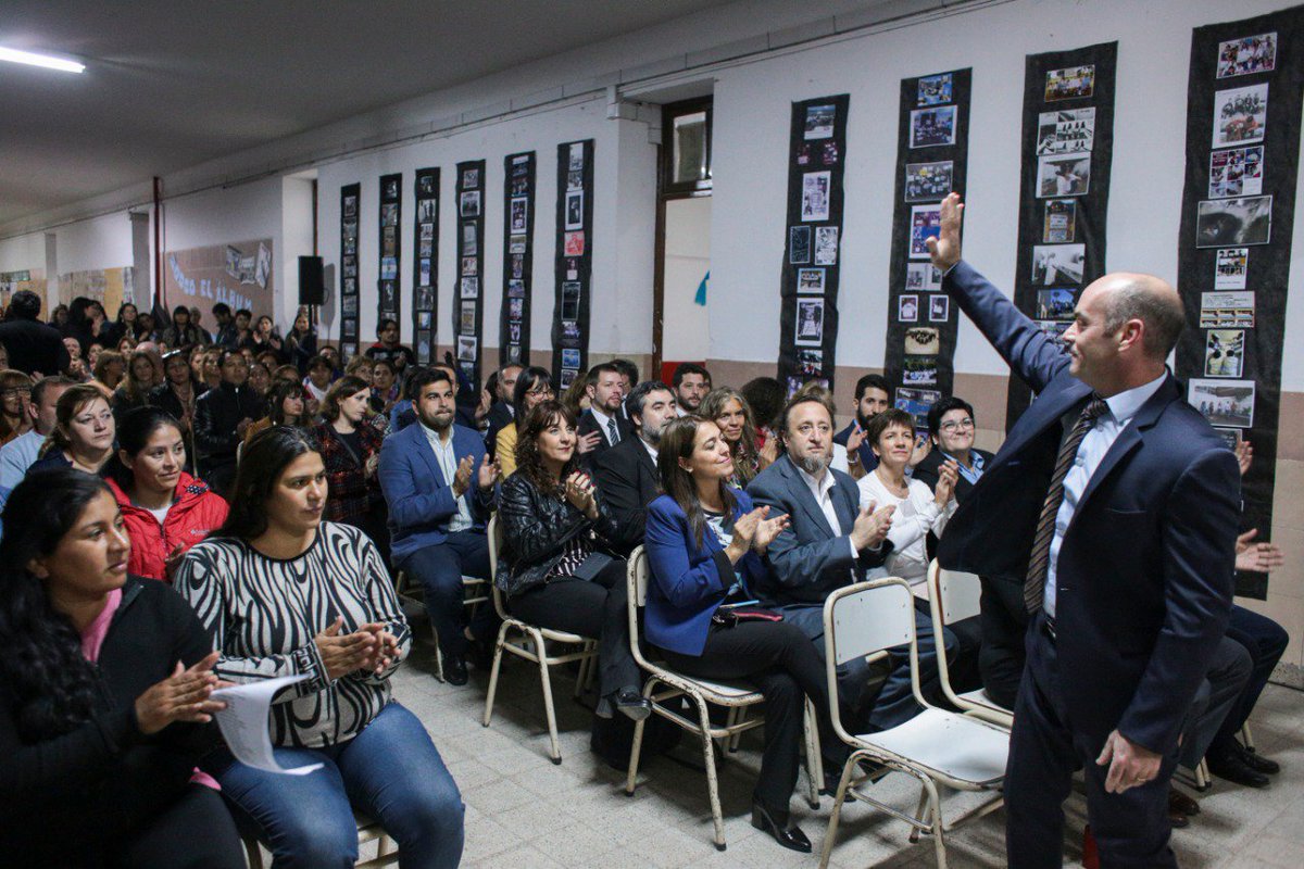 jplichtmajer's tweet photo. Estuve en el Centro Educativo de Jóvenes y Adultos N° 1, conmemorando el día de la Memoria, y sorprendiéndome por la cantidad de gente que, sin límites de edad, buscan terminar sus estudios o formarse para trabajar de lo que les gusta. Orgullo absoluto. #CuidandoElFuturo https://t.co/GJ2KEcPO73
