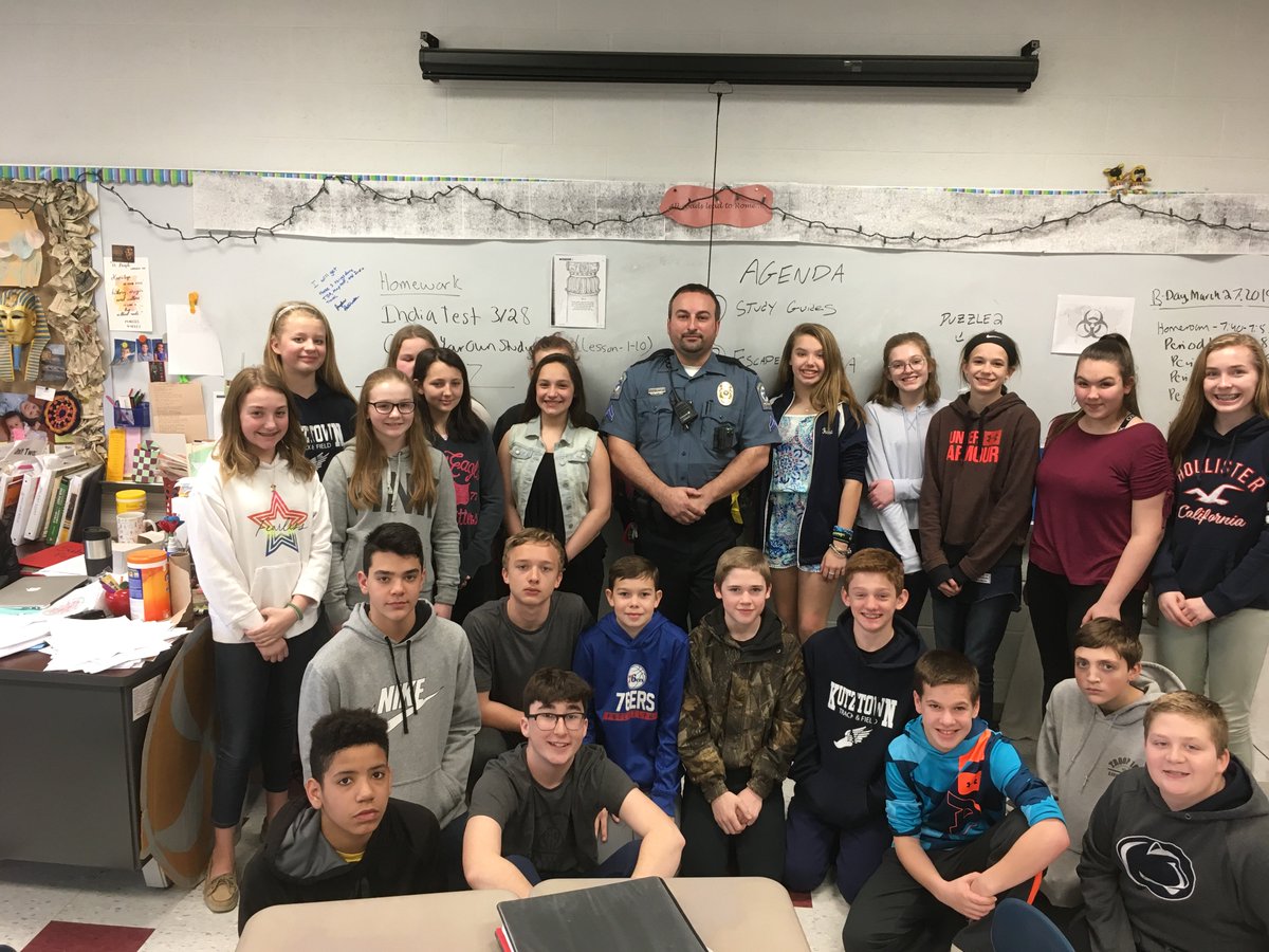 KutztownStrong's tweet photo. We are so grateful to have Officer Schemberg @KutztownPD take the time to mentor our 7th grade students @KutztownASD. Together we are #KutztownStrong #KASDPride https://t.co/3EX0Pmad5a